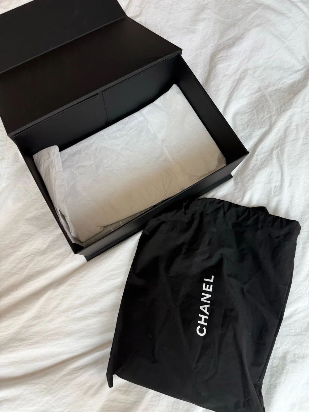 CHANEL Kelly raffia top-handle bag